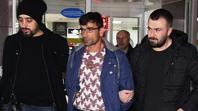 Kız arkadaşıyla birlikte yaşlı adamın emekli maaşını gasp etti