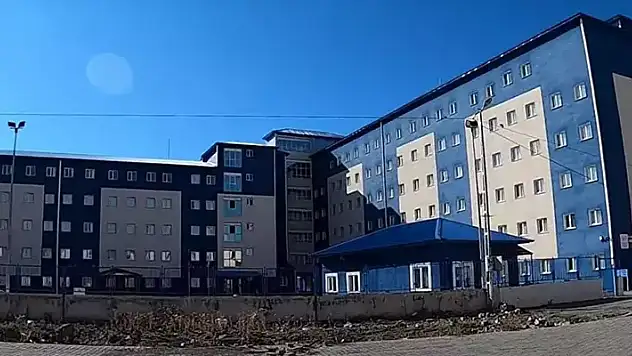 Kız öğrenci yurdunda 'üzerime çay döktün' kavgası: 1 yaralı
