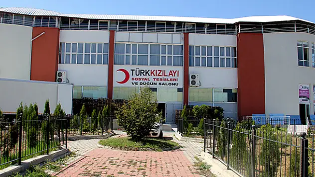 Kızılay'ın düğün salonuna engelli asansörü