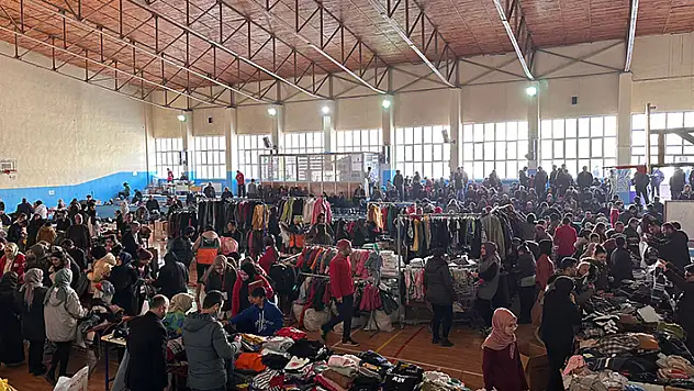 Kızılay Konya Şubesi depremzedelere yardımlarını sürdürüyor
