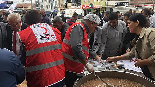 Kızılay, Kulu'da aşure dağıttı