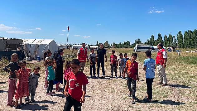 Kızılay Seydişehir mevsimlik tarım işçilerini unutmadı