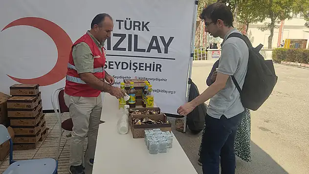 Kızılay'dan üniversite öğrencilerine sıcak karşılama