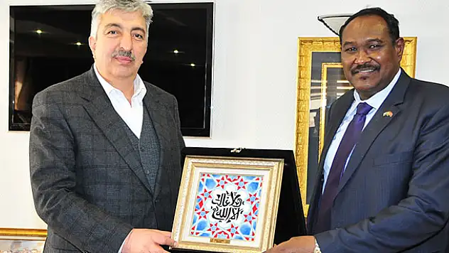 Kızıldeniz Valisi Konya Ticaret Borsası'nda