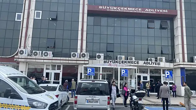 Kızına şiddet uyguladığını gerekçe gösteren kayınpeder, dava çıkışı damadını öldürdü