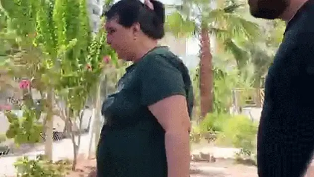 Kızını bıçakla kovalayan anne gözaltında
