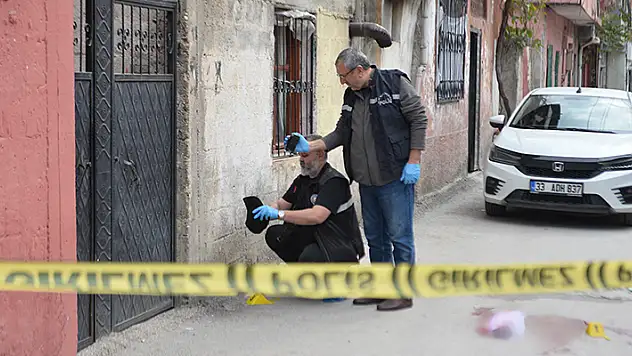 Kızını öldüren babadan 'kendini bıçakladı' savunması yaptı
