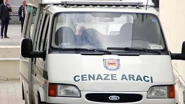 Kızını rahatsız eden genci pompalı tüfekle öldürdü