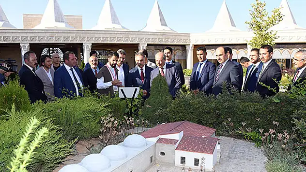 KKTC Başbakanı Tatar, Konya Panorama ve Şehitler Abidesi'ni ziyaret etti