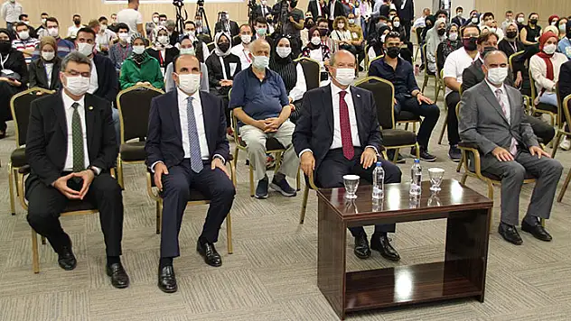 KKTC Cumhurbaşkanı Ersin Tatar Konya'da gençlerle buluştu
