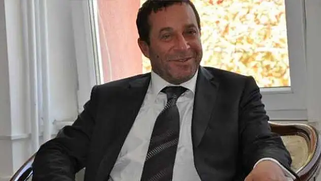 KKTC'de Başbakan yardımcısı Serdar Denktaş görevinden istifa etti
