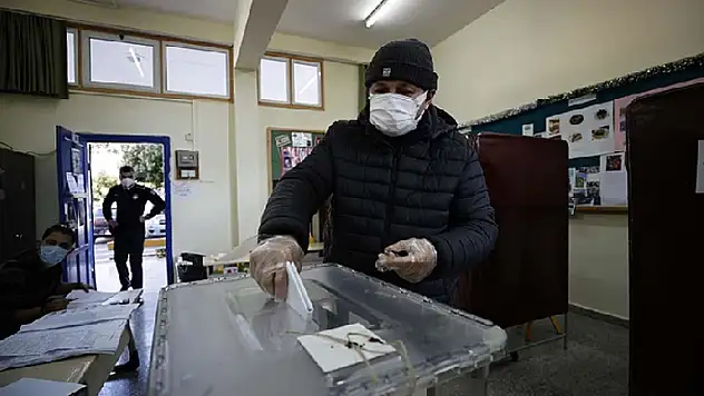 KKTC'de erken genel seçim için oy kullanma işlemi başladı
