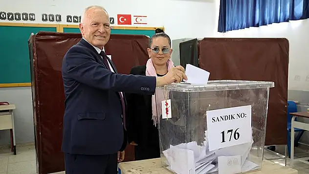 KKTC'de seçmenler ara seçim için sandık başında
