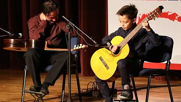 Klasik gitar yarışması Moyano ile başladı