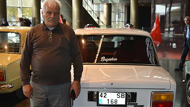 Klasik otomobil tutkunları Konya'da buluştu: 'Her insan bir arabanın kahrını 48 yıl çekemez'