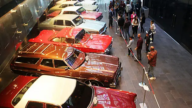 Klasik Otomobiller Göz Kamaştırıyor