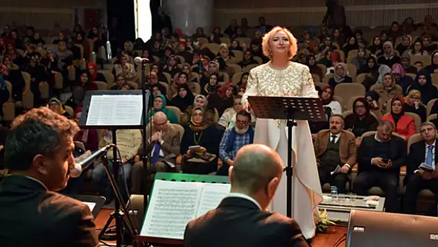 Klasik Türk Müziği Korosu Kadınlar Topluluğu'ndan Anlamlı Konser