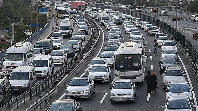 Koç'un cenazesi nedeniyle İstanbul'da yarın bazı yollar trafiğe kapatılacak