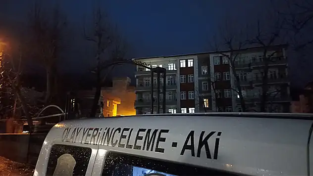 Koca dehşeti! Uzaklaştırma kararı 11 gün önce bitti, 4 çocuk annesi eşini bıçaklayarak öldürdü


