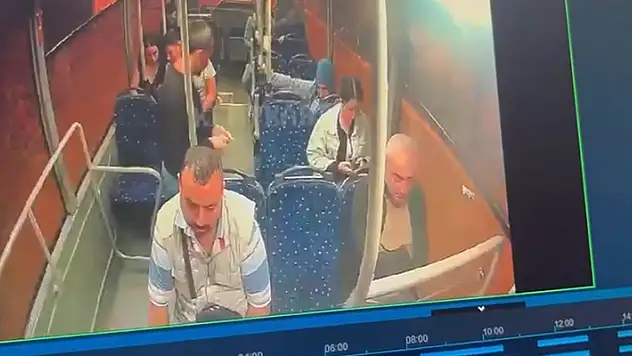 Kocaeli'de bir kişi, özel halk otobüsünde bıçaklı saldırıda öldürüldü
