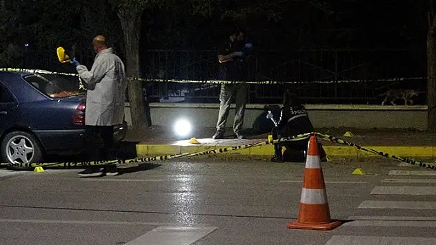 Kocaeli'de iş yeri önünde silahlı saldırı: 2 yaralı
