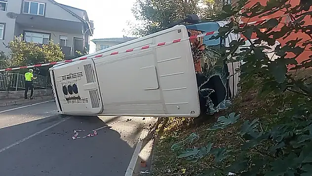 Kocaeli'de işçi servisinin çarptığı anne ve kızı öldü, 6 kişi yaralandı
