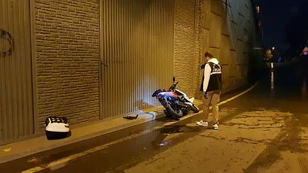 Kocaeli'de refüje çarpan motosikletin sürücüsü öldü!
