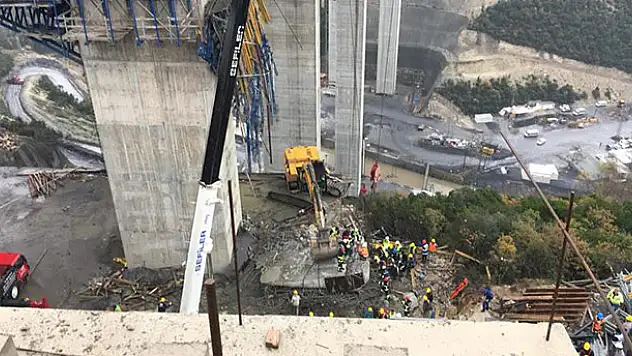 Kocaeli Gebze'deki Viyadükte Meydana Gelen Göçük Havadan Görüntülendi