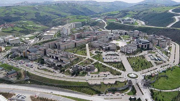 Kocaeli Üniversitesi 40 öğretim üyesi alacak

