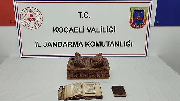 Kocaeli'de 14'üncü yüzyıla ait Kur'an-ı Kerim ele geçirildi

