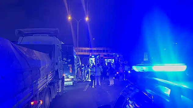 Kocaeli'de 3 araçlı zincirleme kaza: 1 ölü