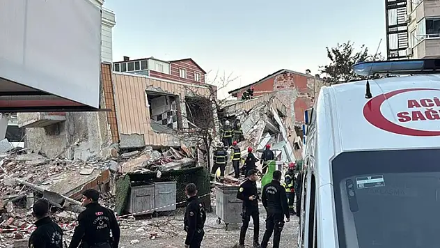 Kocaeli'de 7 katlı bina çöktü