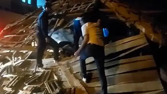 Kocaeli'de virajı alamayan otomobil samanlığa girdi 1 yaralı