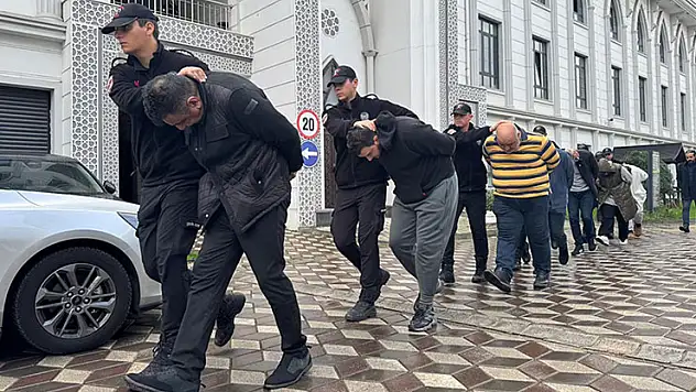 Kocaeli'deki fabrika yangınına ilişkin gözaltına alınan 11 zanlı adliyeye sevk edildi