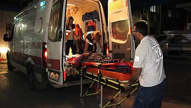 Kocasıyla Tartışıp Kendini Bıçakladı
