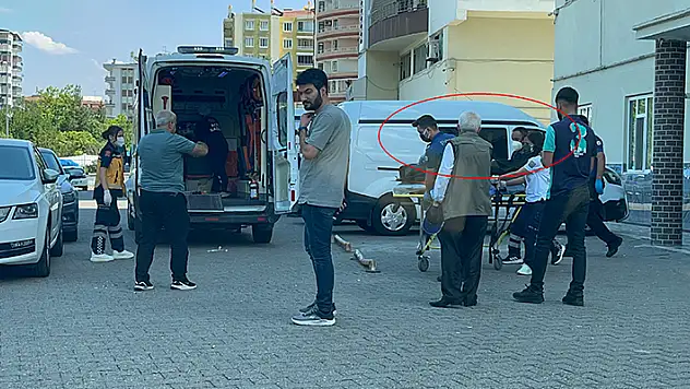 Koku ihbarından ceset çıktı eve giren sağlık ekibi fenalaştı
