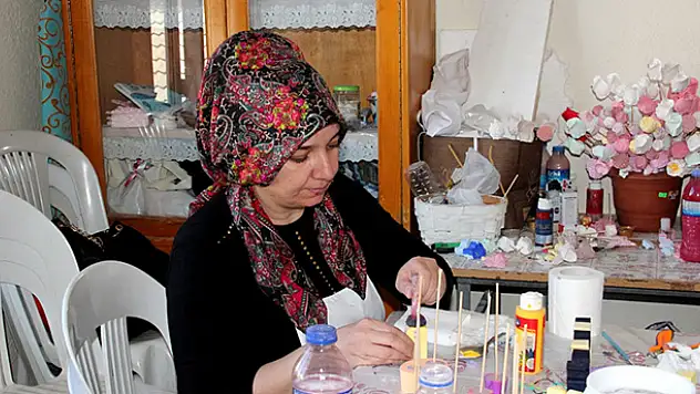 Kokulu taş tozuyla aile bütçesine katkı sağlıyorlar