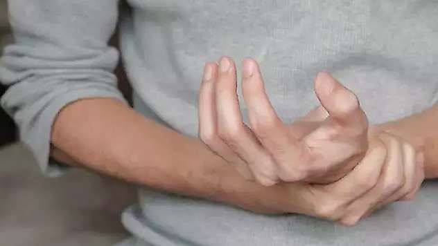 Kolda ve bacakta ani güç kaybı inme nedeni olabilir!
