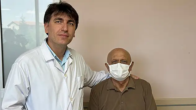 Kolon kanseri sonrası lösemiye yakalanan hastaya Konya'da yarı uyumlu kök hücre nakledildi

