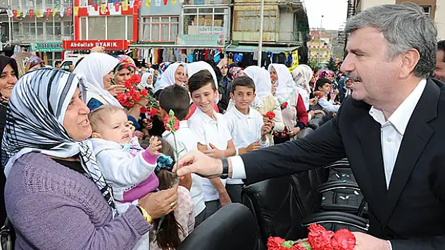 Komek Ailesi, ilçelerle birlikte büyüyor