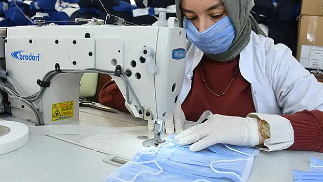 KOMEK günde 15 bin maske üretiyor