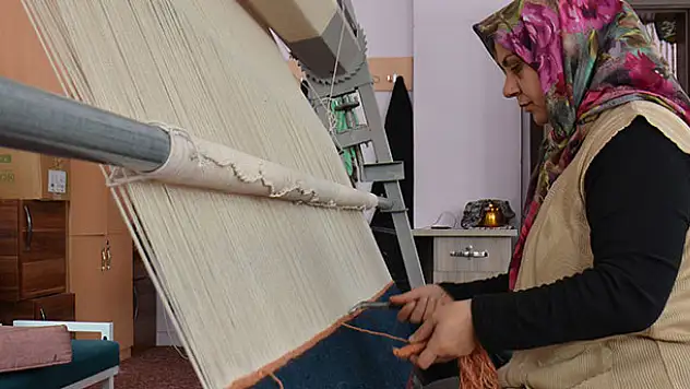 KOMEK halı ve kilim atölyesi gelir kapısı oldu
