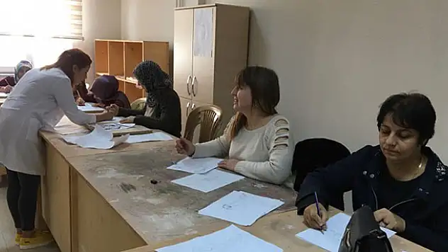 KOMEK'te çini kursu açıldı
