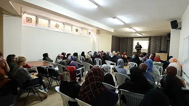 KOMEK ve ASEM kursiyerlerine madde bağımlılığı eğitimi veriliyor
