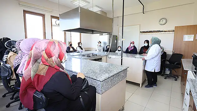 KOMEK'te yeni dönem eğitimleri başladı
