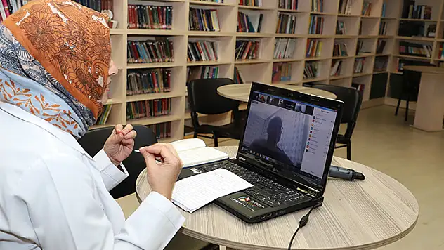 KOMEK'ten görme engellilere çevrimiçi diksiyon eğitimi

