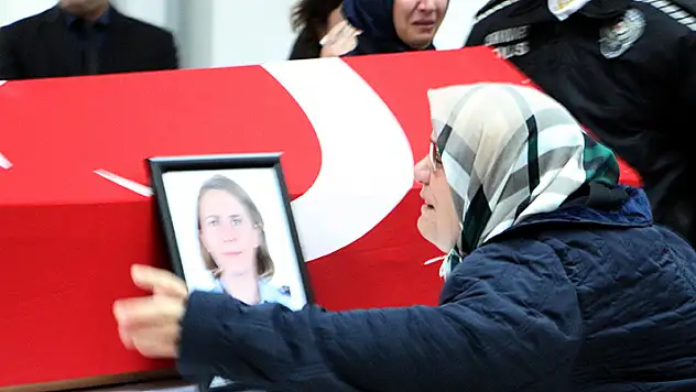 Komiser eski eşinin öldürdüğü polis Sevda, gözyaşlarıyla Tekirdağ'a uğurlandı
