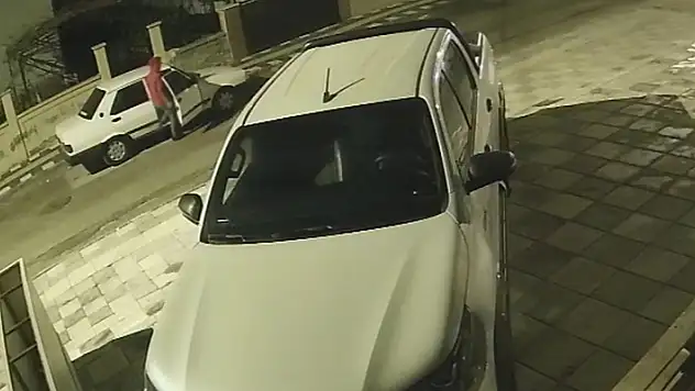 Komşu mahallelerde aynı gece aynı marka 2 otomobil çalındı

