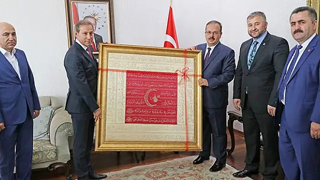 KONESOB'tan Vali Canbolat'a Ahi Sancağı