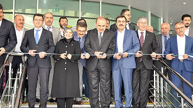 KONİF 2016 fuarı firmalarla öğrencileri bir araya getirdi